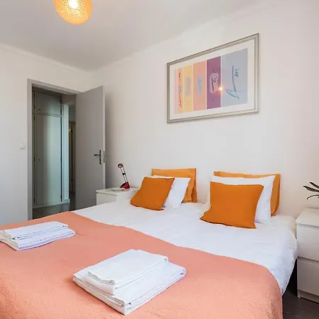 Apartment Parque Nacoes, Near Airport, Metro Station Lissabon