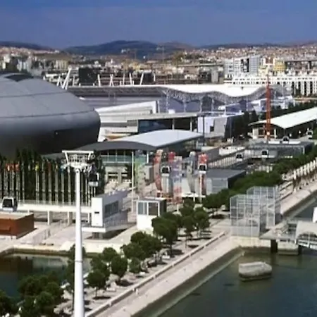 Parque Nacoes, Near Airport, Metro Station Appartamento