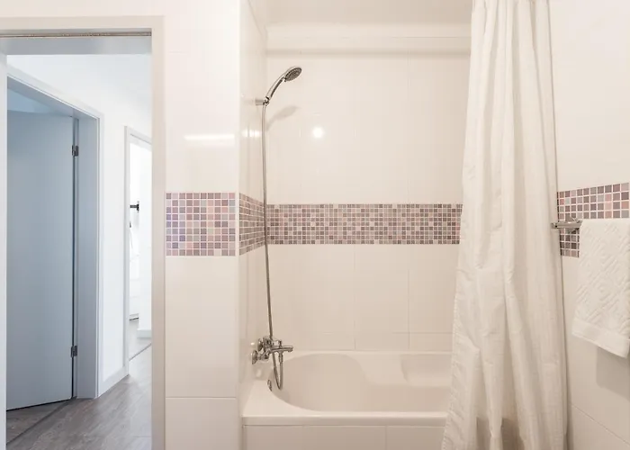 Parque Nacoes, Near Airport, Metro Station Apartment