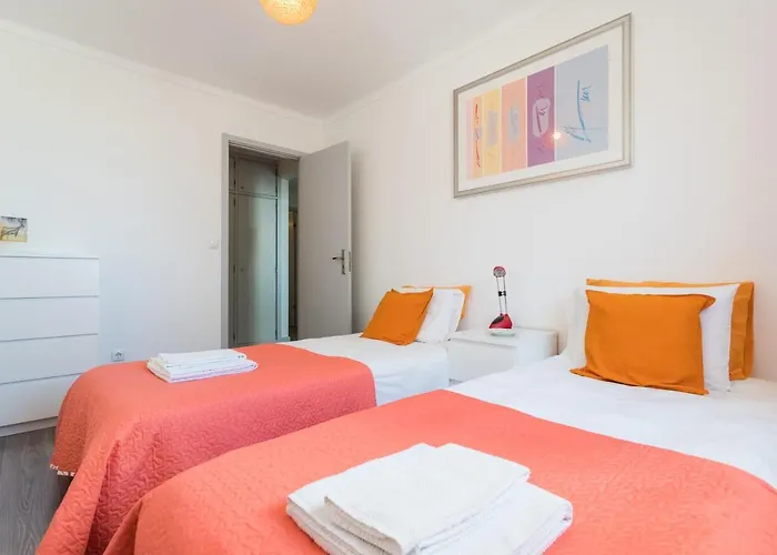 Parque Nacoes, Near Airport, Metro Station Apartment