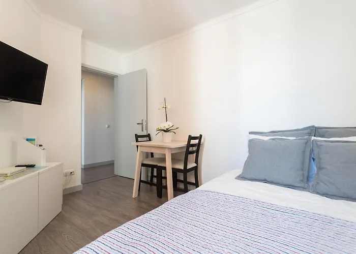 Parque Nacoes, Near Airport, Metro Station Apartment *
