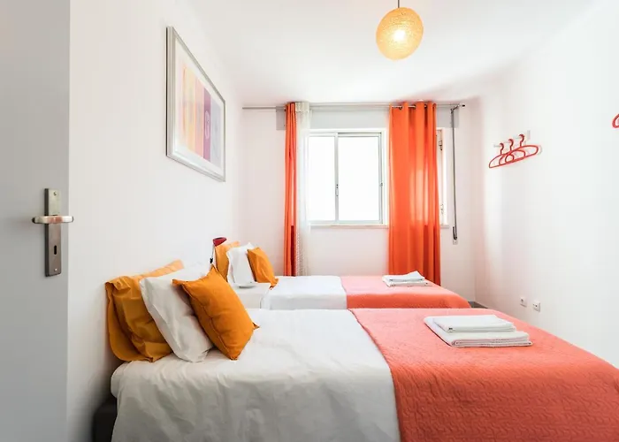 Parque Nacoes, Near Airport, Metro Station Apartment